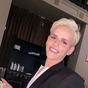 Meet your Posher, Christopher